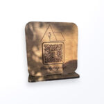 ستاند رقمي خشب بشكل مربع